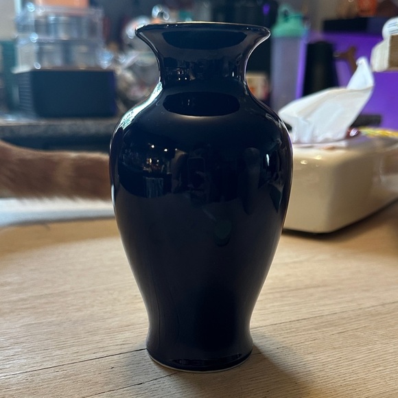 VINTAGE | 1970’s Japanese Cobalt Blue Floral Hand Painted Vase - Picture 6 of 13